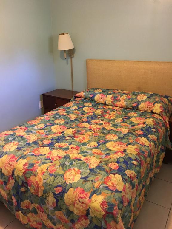 Calypso Motor Inn Миртл-Бич Экстерьер фото