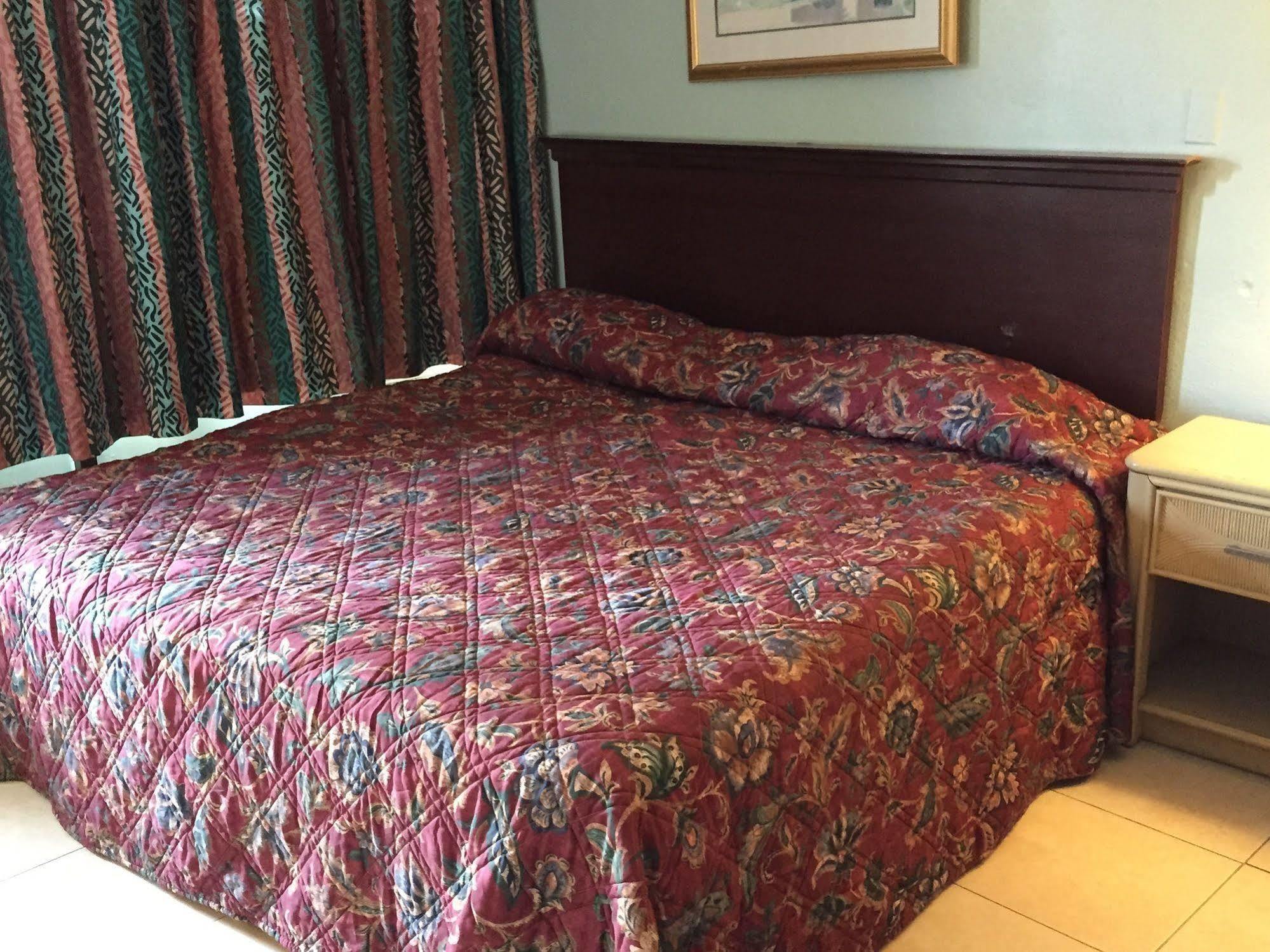 Calypso Motor Inn Миртл-Бич Экстерьер фото