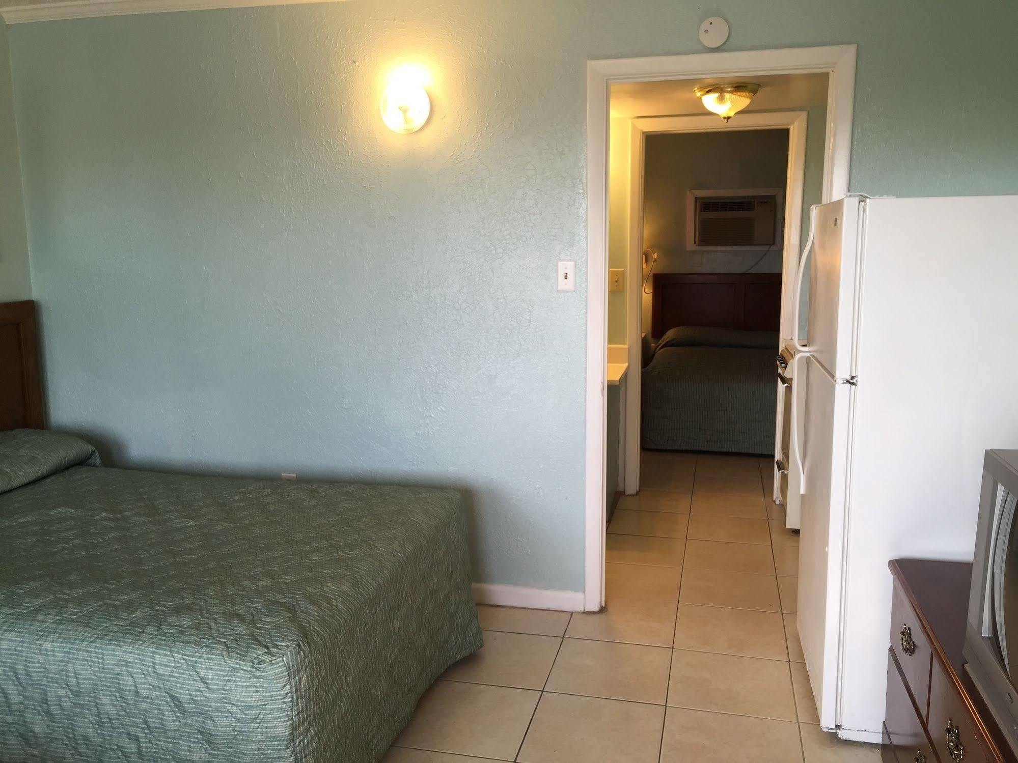 Calypso Motor Inn Миртл-Бич Экстерьер фото
