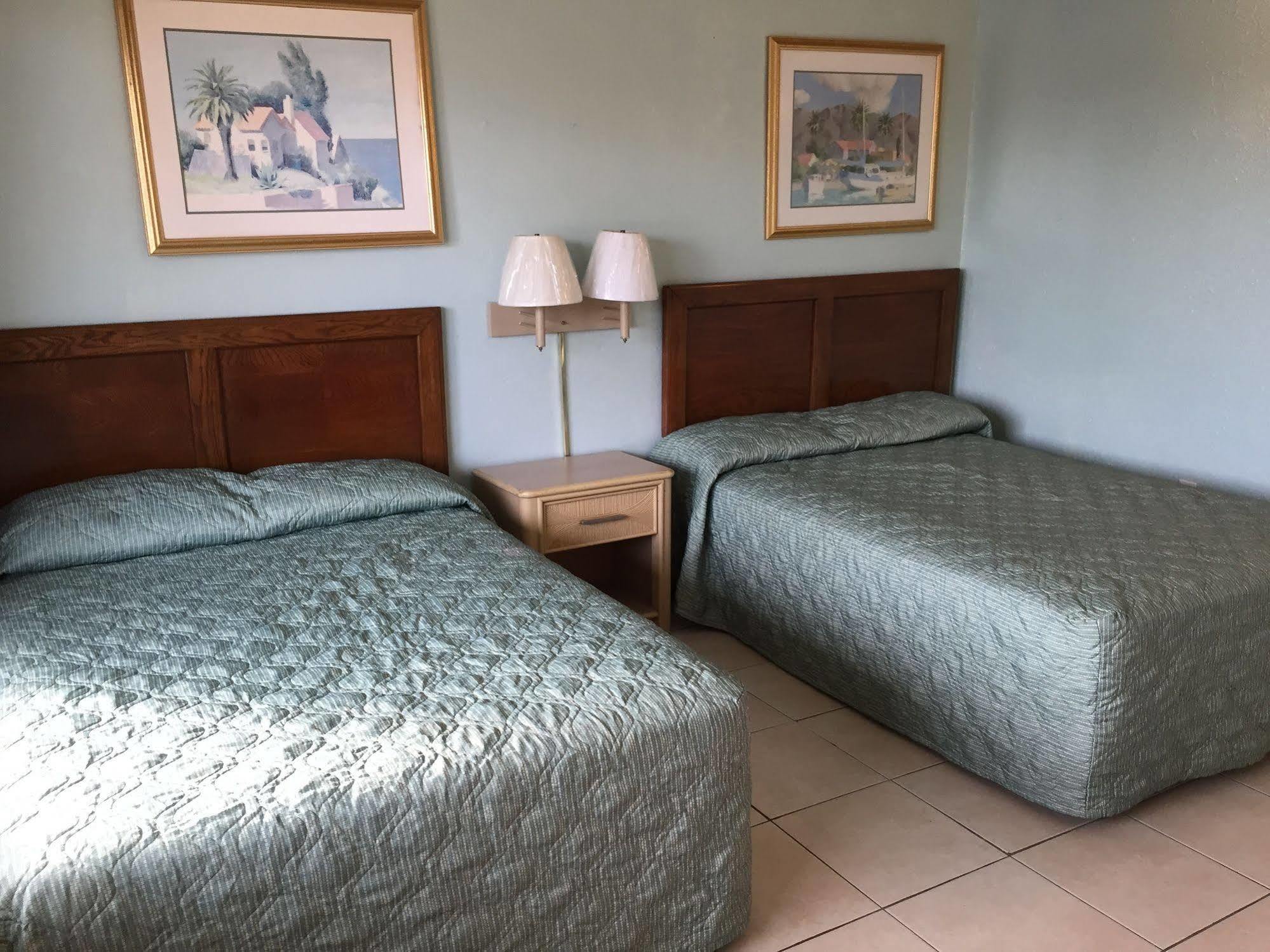 Calypso Motor Inn Миртл-Бич Экстерьер фото